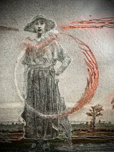 Carica l'immagine nel visualizzatore di Gallery, Drôle de dame au miroir